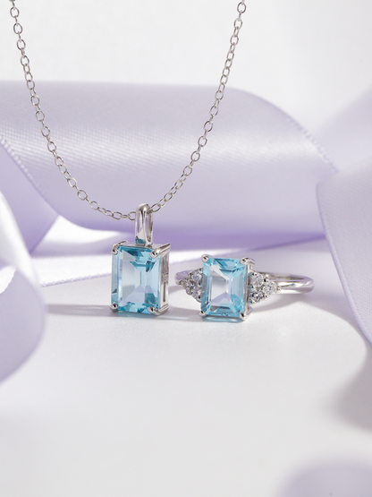 Jewellery set with pendant and ring featuring blue topaz gemstones